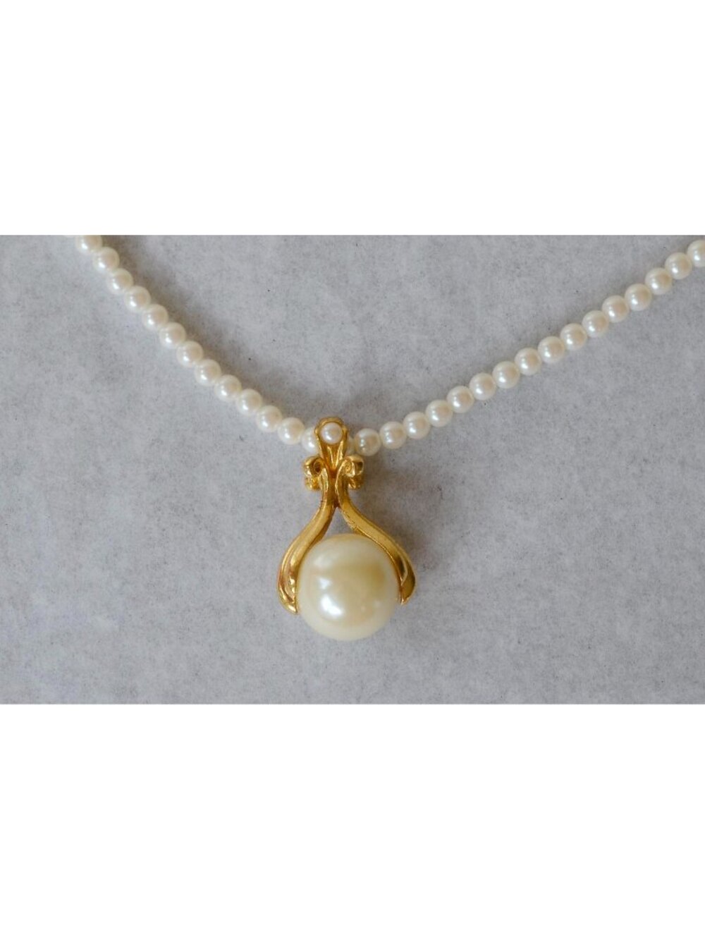 Avon Faux Pearl Pendant Necklace